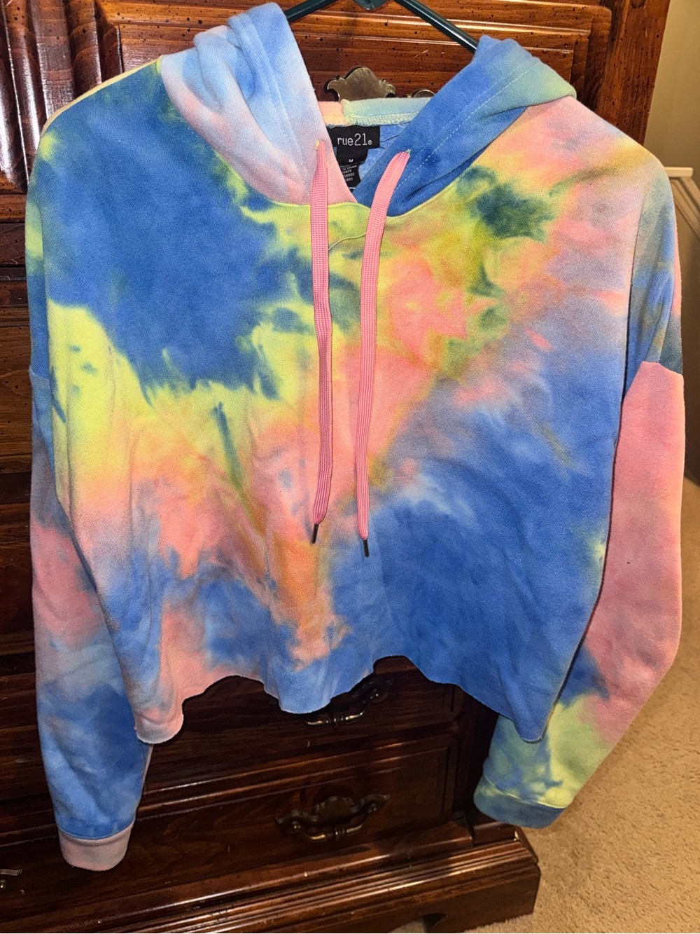 Women's Vibrant Tie-Dye Cropped Hooded Sweatshirt